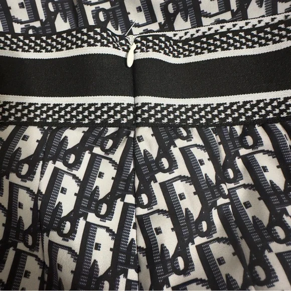 Sz L Pleated “Christian Dior” Skirt - Picture 5 of 10